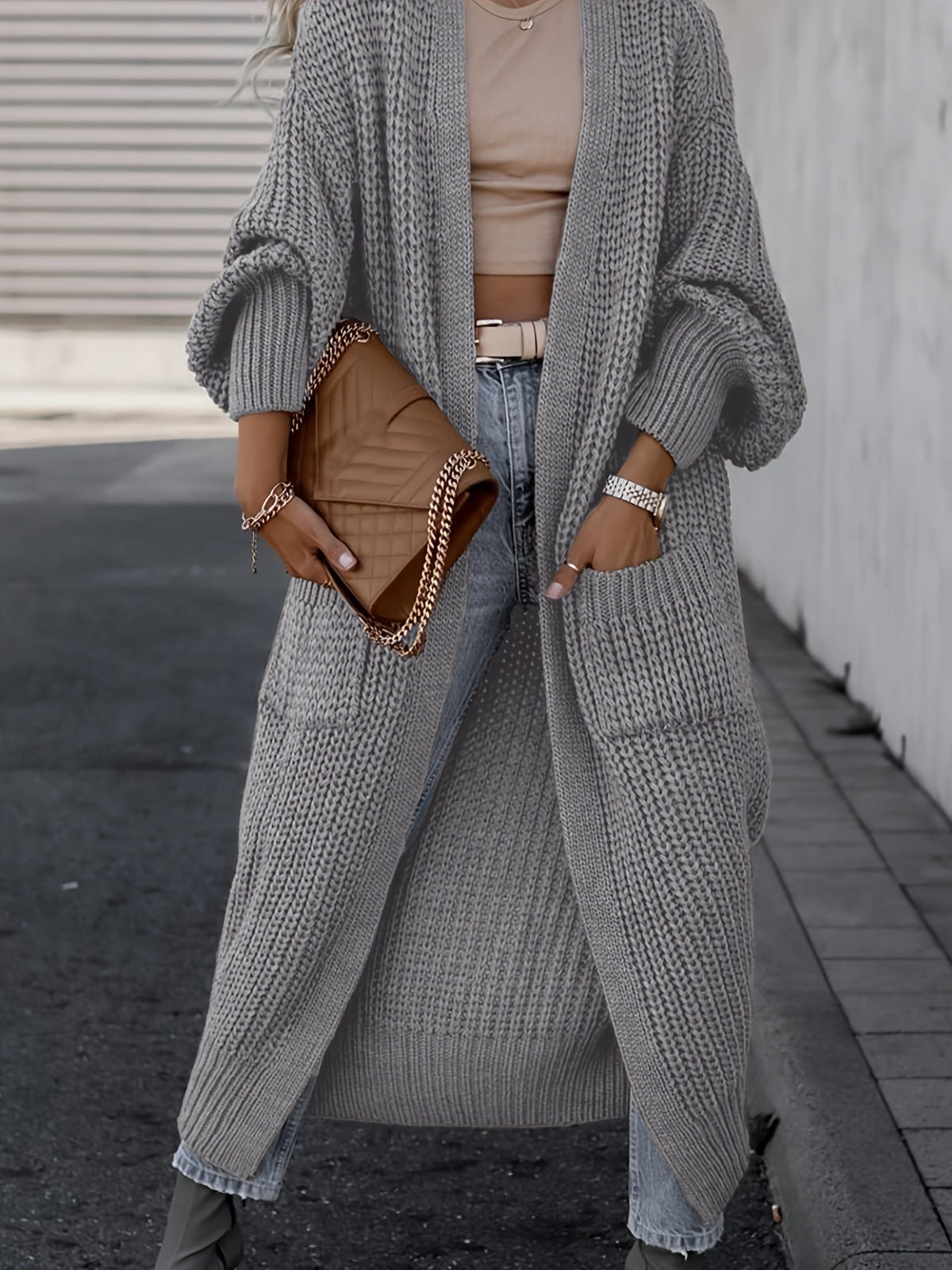 Women’s maxi cardigan with long sleeves and pockets