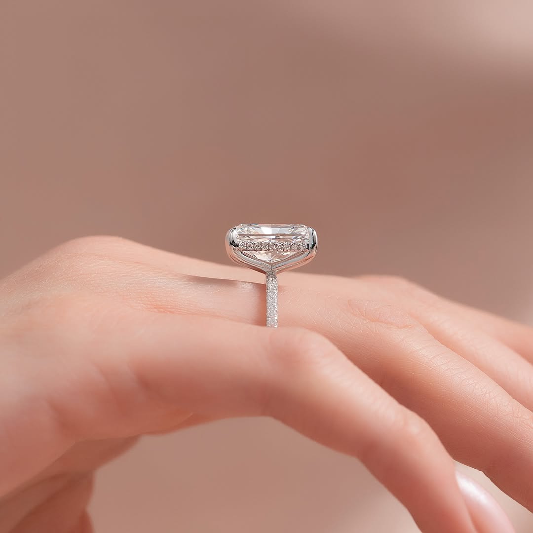 BAGUETTE ÉLITAIRE MOISSANITE RING