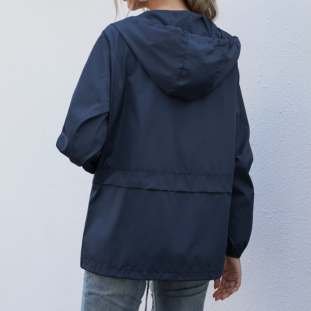 Women's raincoat with hood and drawstring